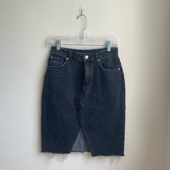 H&M Dresses & Skirts - NWOT H&M High-Waisted Jean Skirt